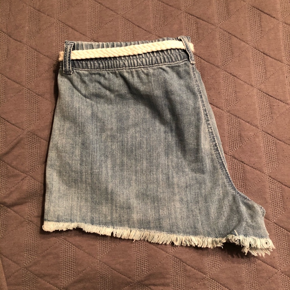 Shorts - Picture 2 of 5